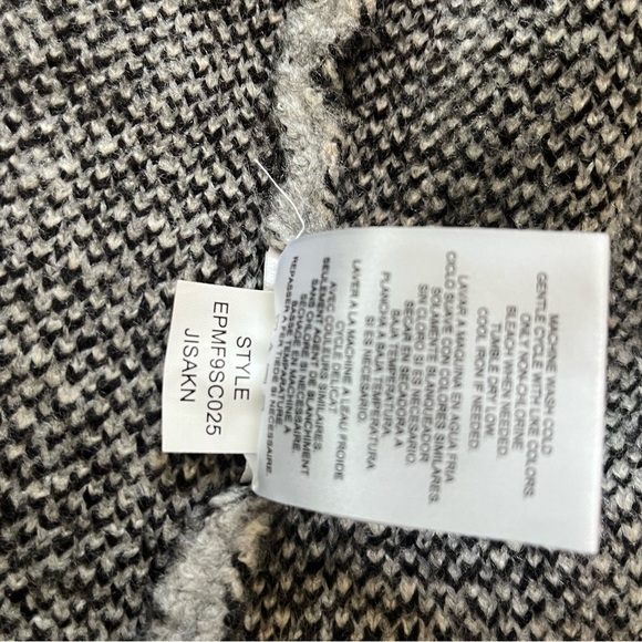 Ellen Tracy Gray Animal Print Cardigan. Size M. Good condition. - Picture 7 of 13